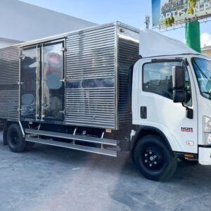Xe Tải Isuzu NQR75ME5 5.5 Tấn Thùng Kín