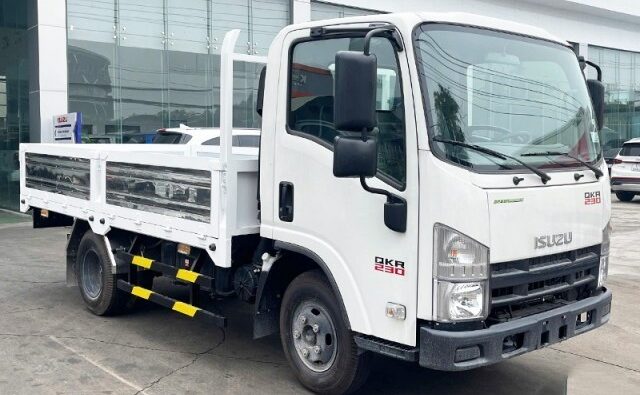 Xe Tải Isuzu QLR77FE5 2.3 Tấn Thùng Lửng