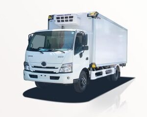 Xe Tải Hino XZU730L Euro 5 5 Tấn Thùng Đông Lạnh